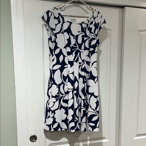 Elegant Navy and White Floral Mini Dress